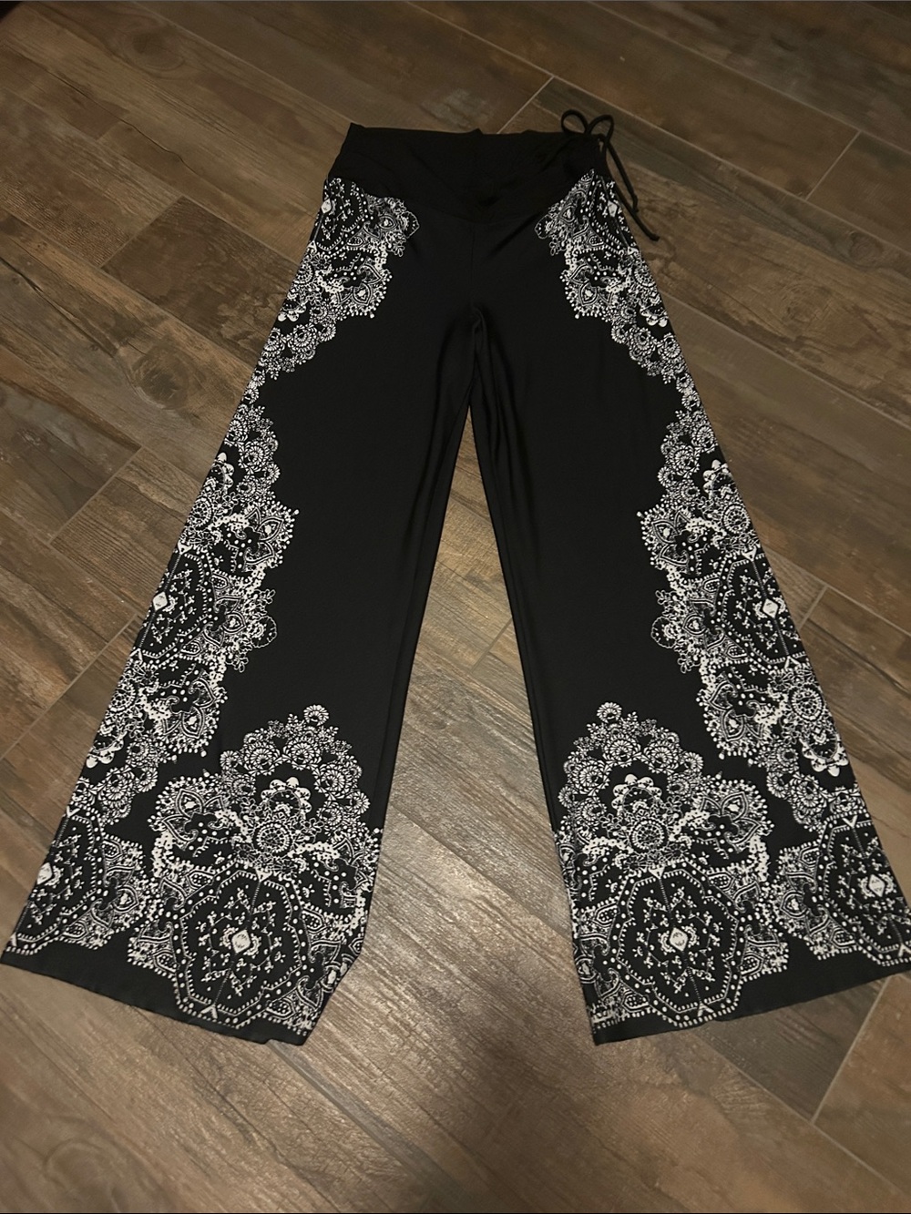 VENUS Black Wide-Leg Palazzo Pants with White Paisley Print